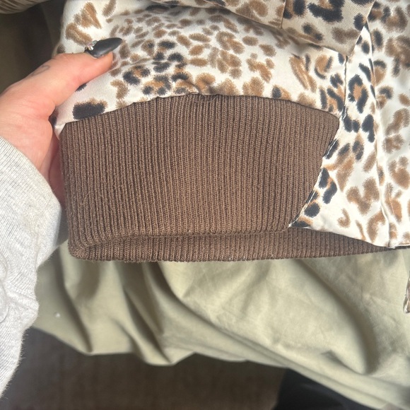 Billabong Leopard-Print Hooded Ski Jacket in Cream, Brown & Black - Picture 7 of 16